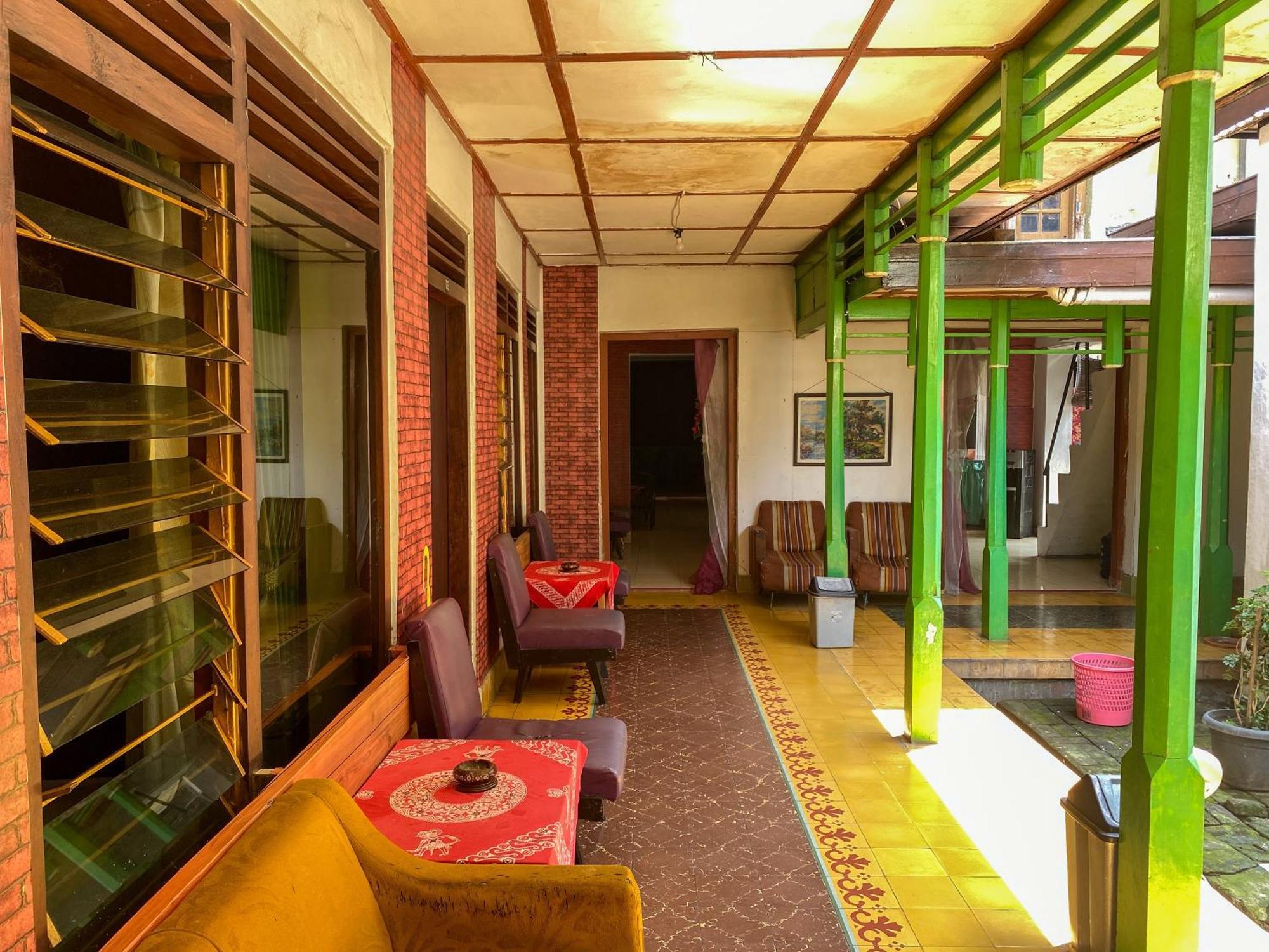 Parikesit Guest House ยอกยาการ์ตา ภายนอก รูปภาพ