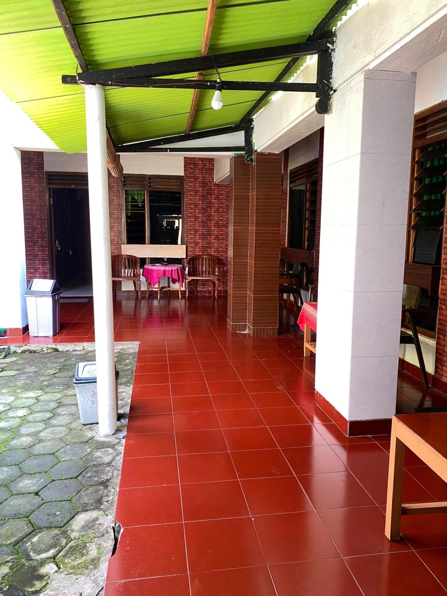 Parikesit Guest House ยอกยาการ์ตา ภายนอก รูปภาพ
