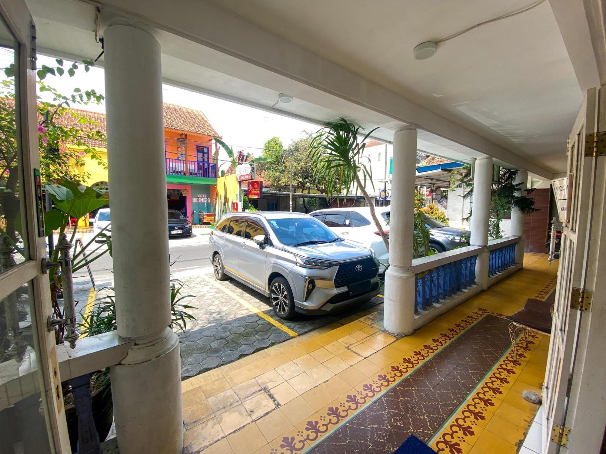 Parikesit Guest House ยอกยาการ์ตา ภายนอก รูปภาพ