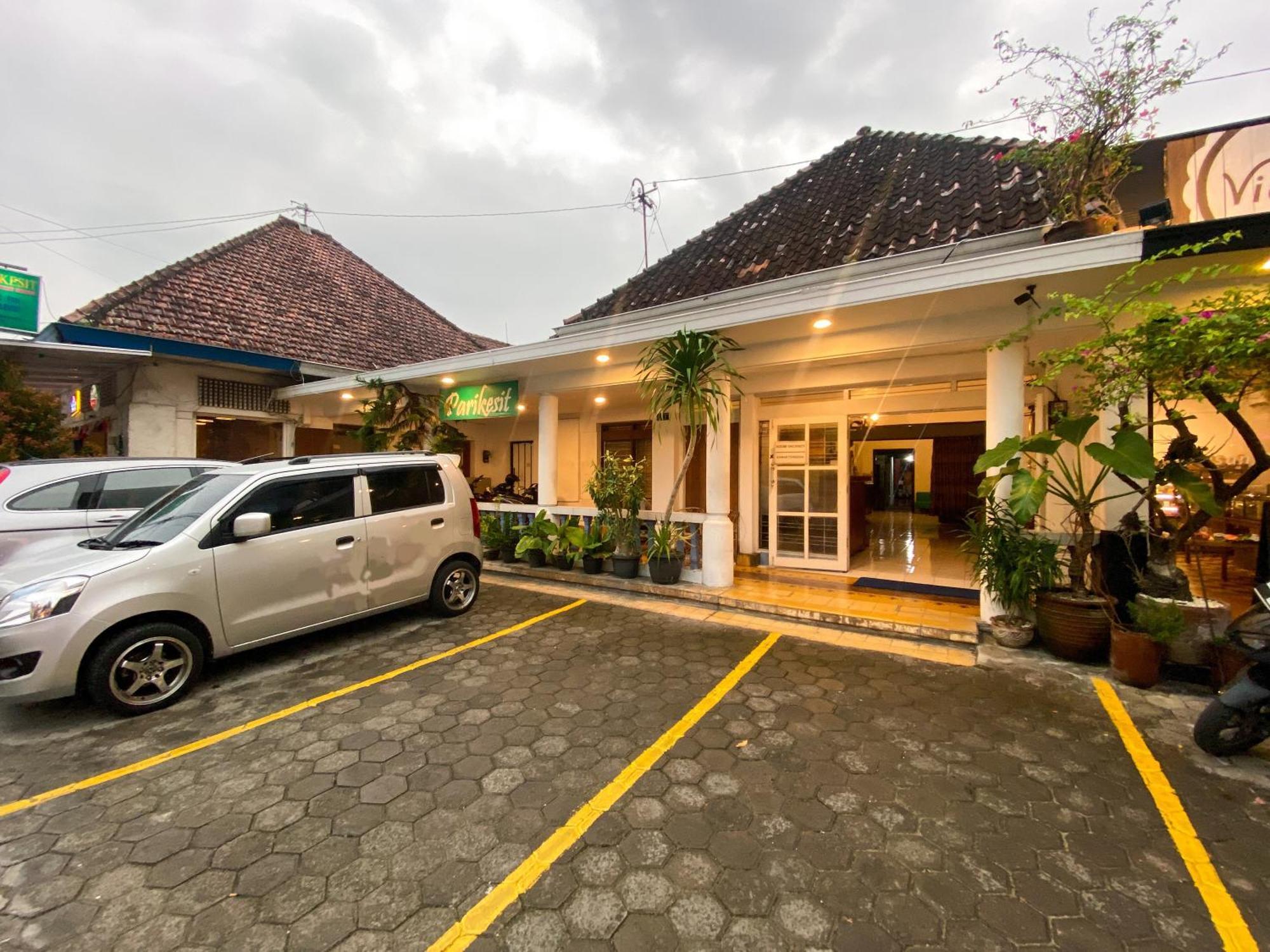 Parikesit Guest House ยอกยาการ์ตา ภายนอก รูปภาพ