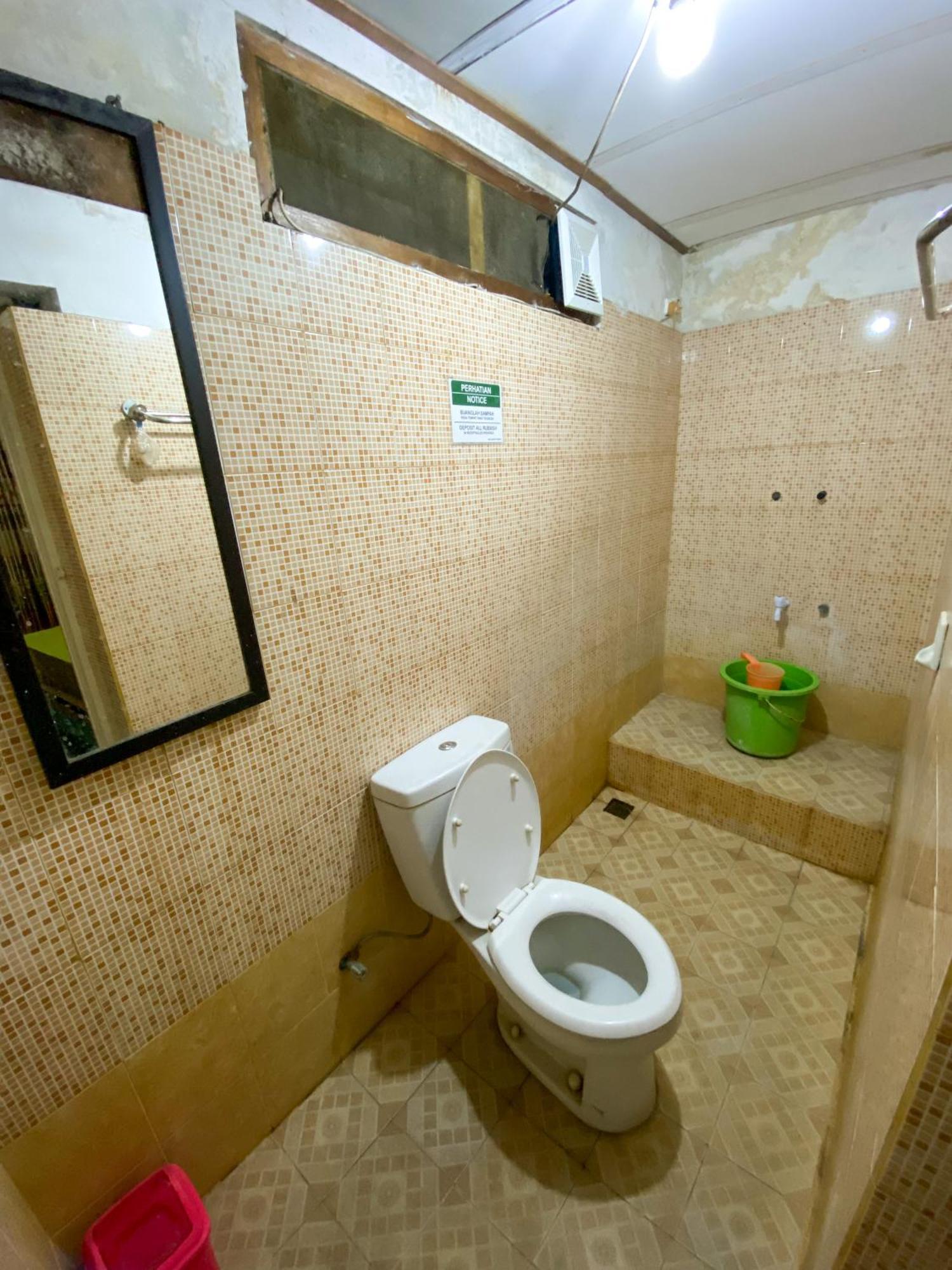 Parikesit Guest House ยอกยาการ์ตา ภายนอก รูปภาพ